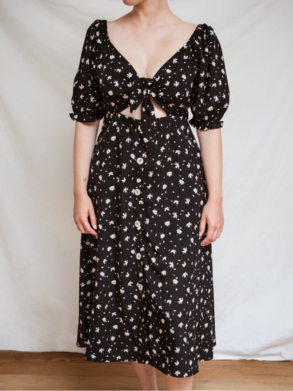 NWOT Crescent Black Midi Dress in White Daisy Print & Tie-Knot Cutout (Size L)